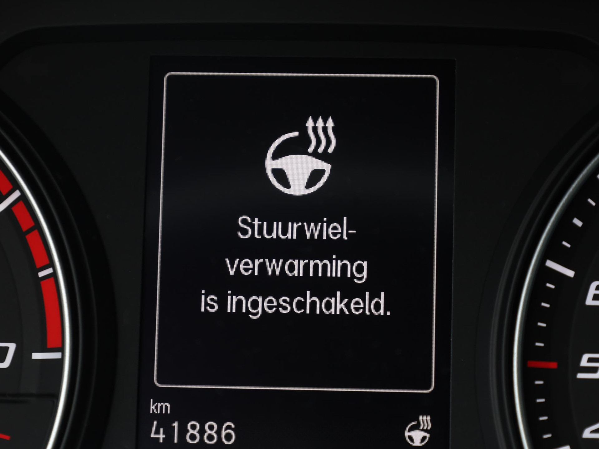 44409878-15.jpg